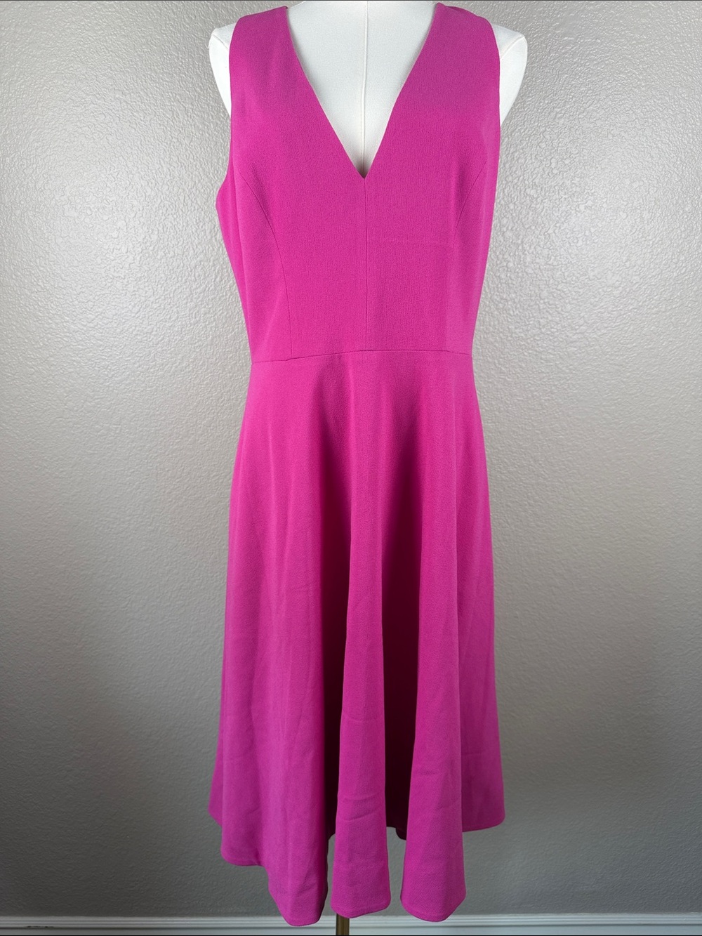 NWT Dress the Population V-Neck Sleeveless Fit & Flare Midi Dress Fuchsia, Large
